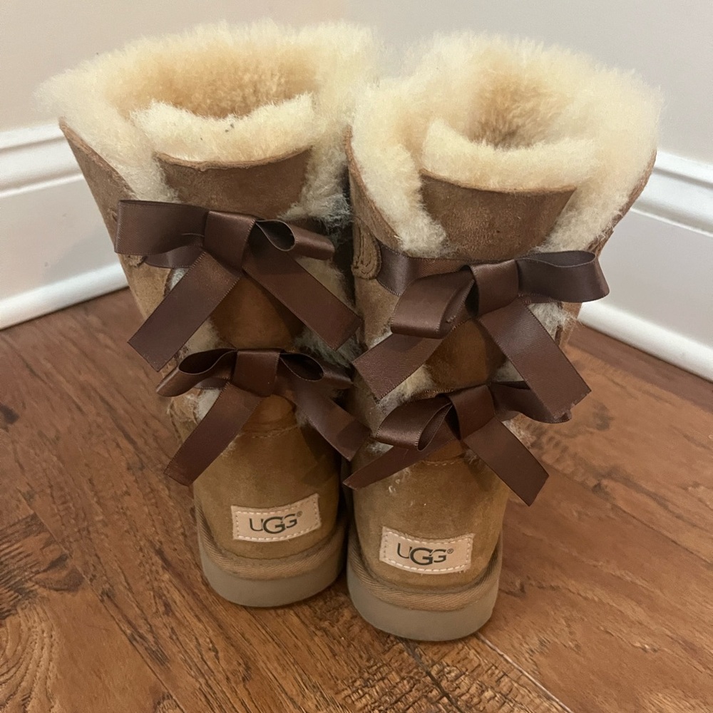 UGG boots Bailey Bow II brown Size 7